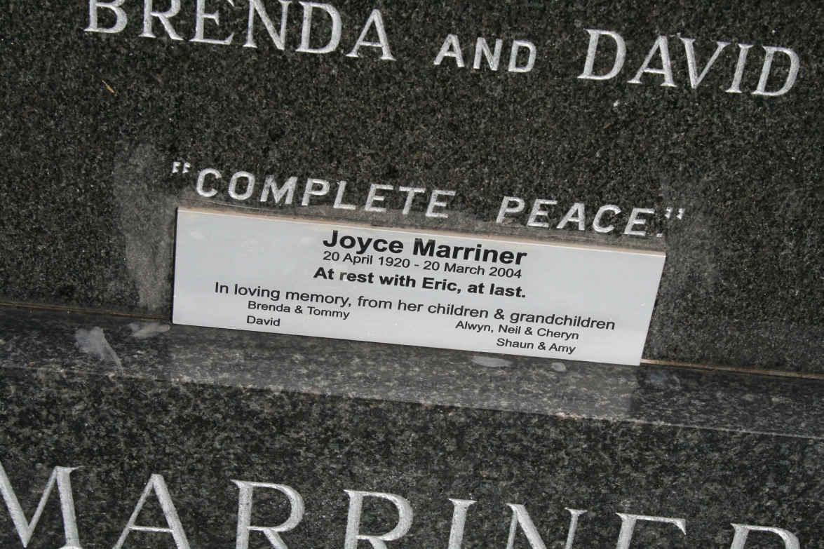 MARRINER Joyce 1920-2004