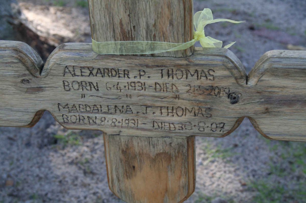 THOMAS Alexander P. 1931-2009 &amp; Magdalena J. 1931-2007