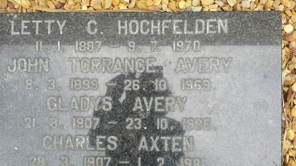 HOCHFELDEN :: AVERY