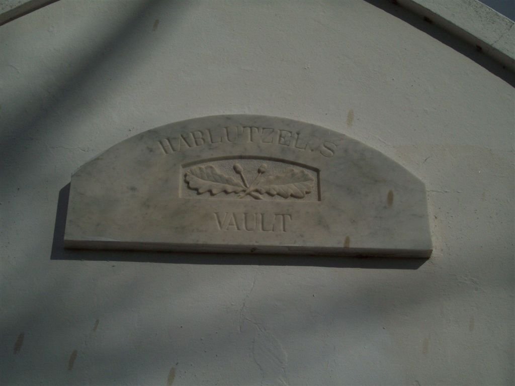 HABLUTZELS Vault