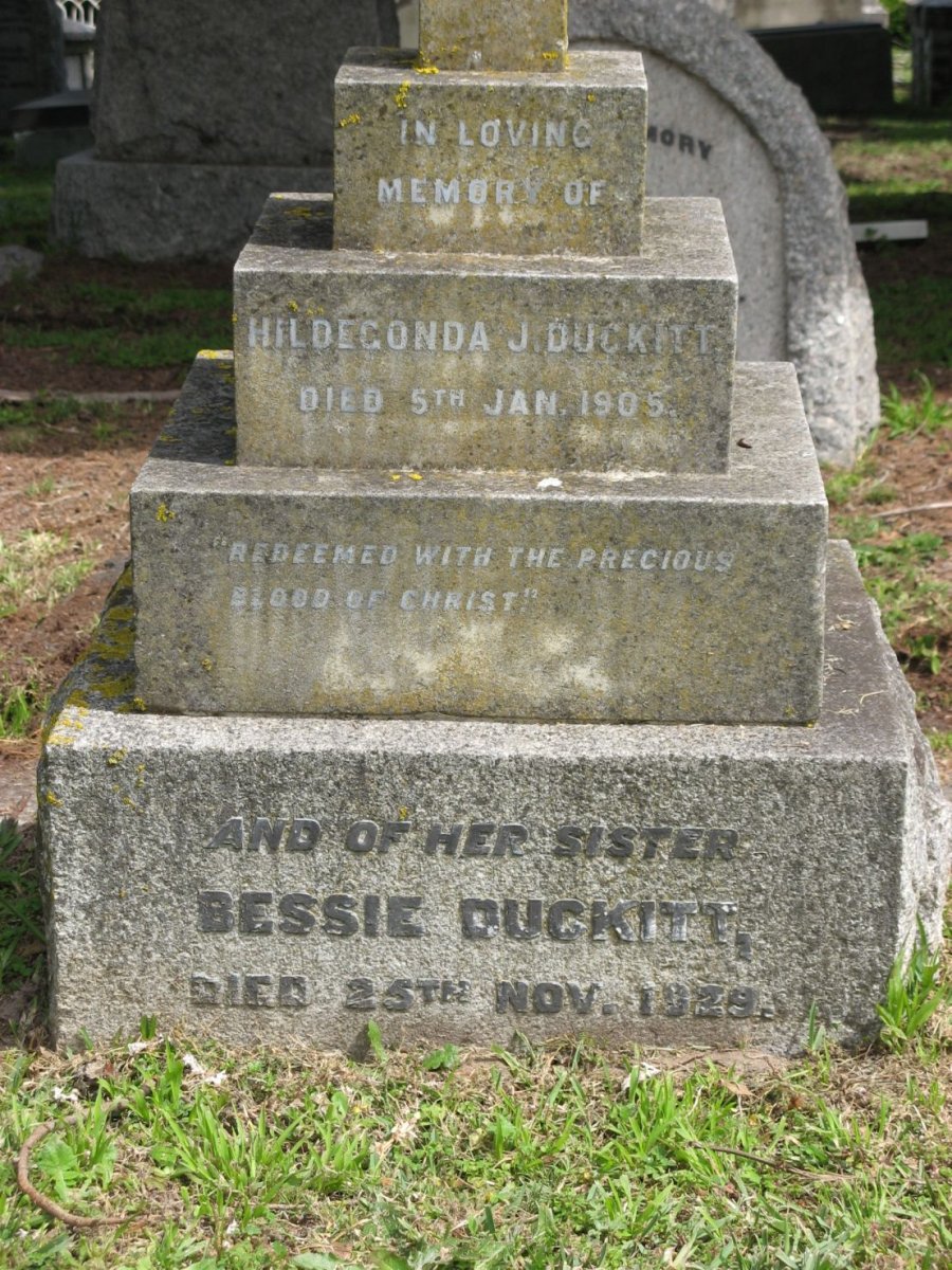DUCKITT Hildagonda J. -1905 :: DUCKITT Bessie -1929