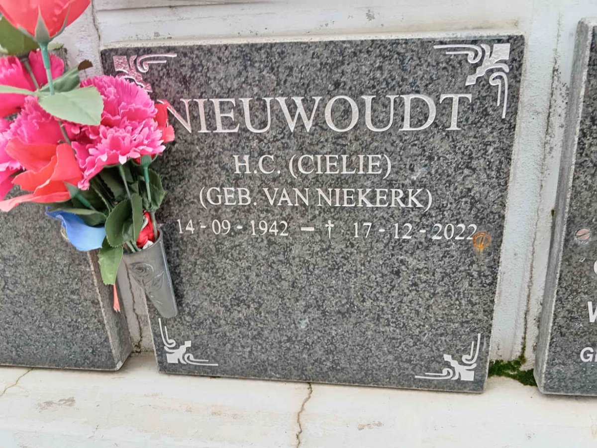 NIEUWOUDT H.C. nee VAN NIEKERK 1942-2022