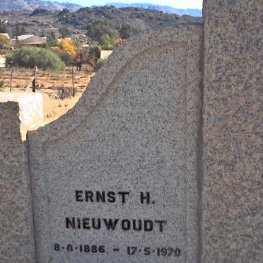 NIEWOUDT  Ernst H. 1886-1970 &amp; Willemina J.A. DU TOIT 1888-1961