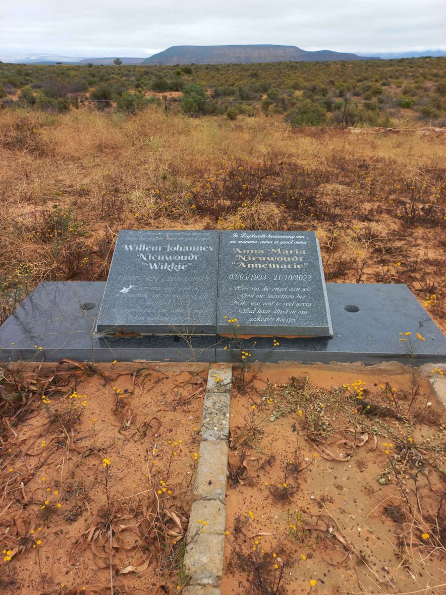 NIEUWOUDT Willem Johannes 1924-2015 & Anna Maria 1933-2022