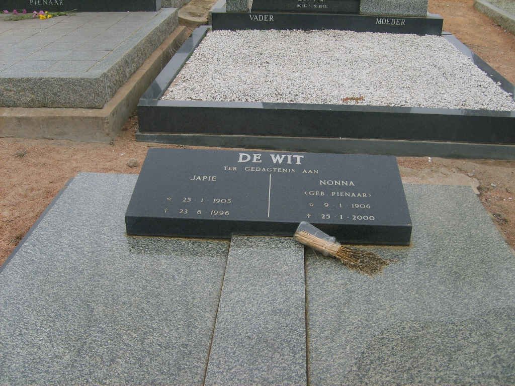 WIT Japie, de 1905-1996 &amp; Nonna PIENAAR 1906-2000