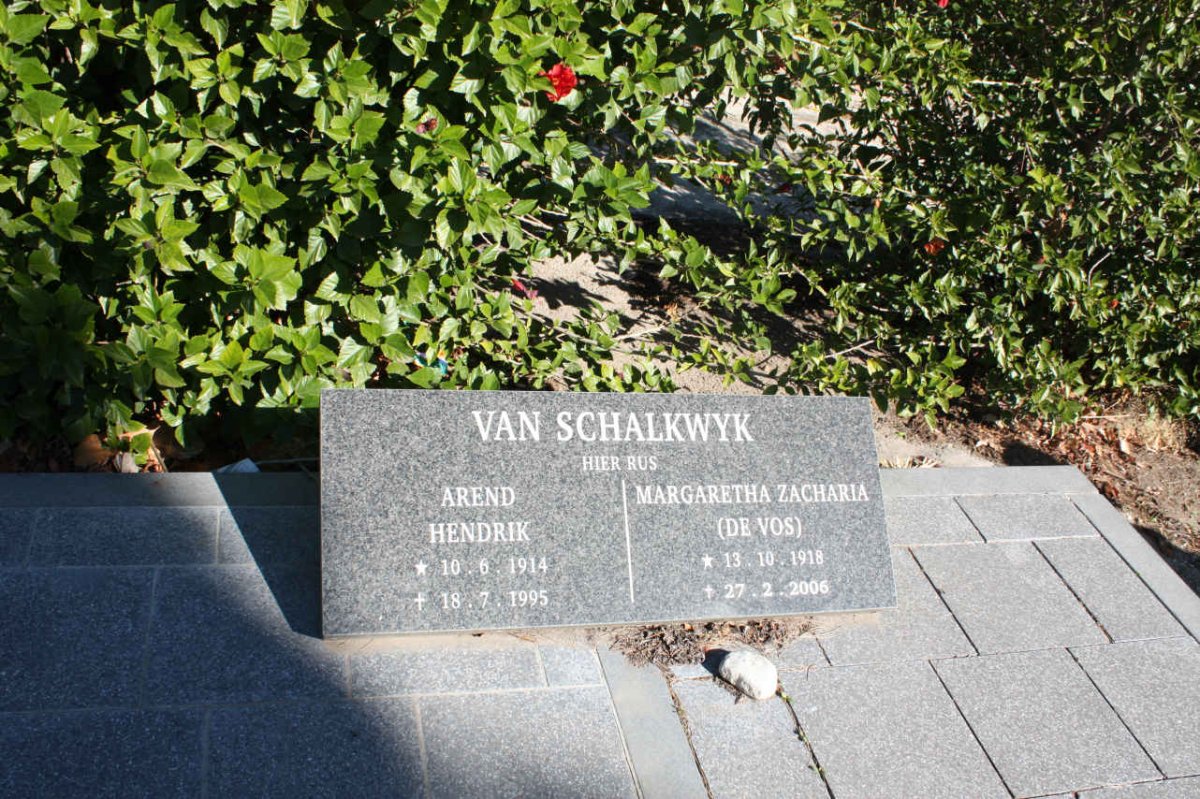 SCHALKWYK Arend Hendrik, van 1914-1995 &amp; Margaretha Zacharia DE VOS 1918-2006