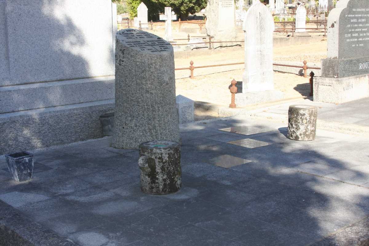 ROUX :: MARAIS :: GROBLER :: DU TOIT