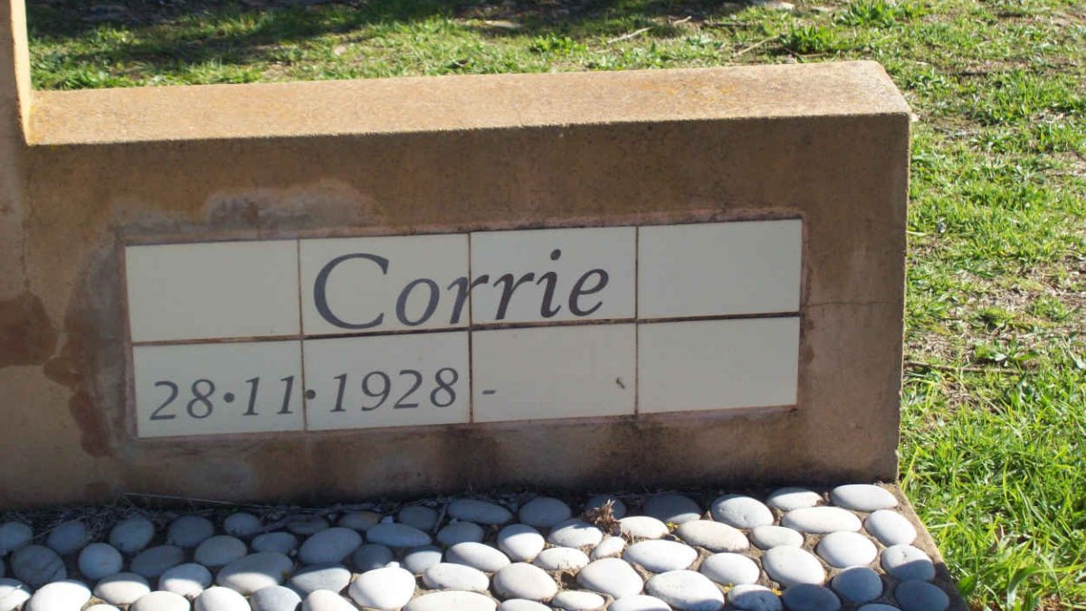 BEER Hennie, de 1923-1999 &amp; Corrie 1928-