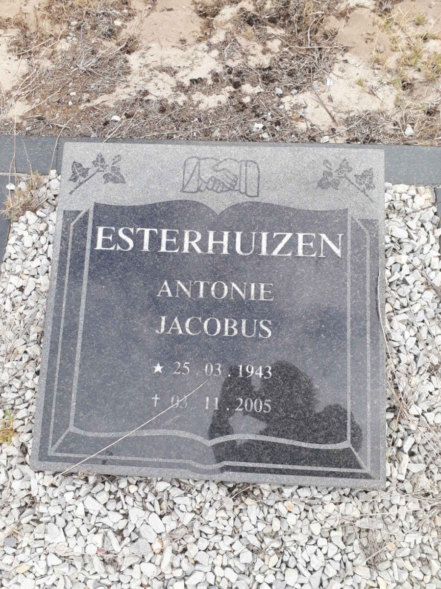 ESTERHUIZEN Antonie Jacobus 1943-2005