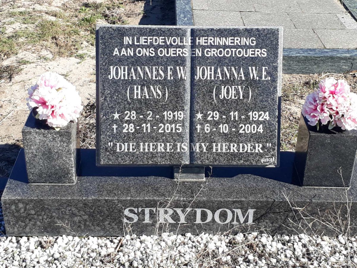 STRYDOM Johannes F.W. 1919-2015 &amp; Johanna W.E. 1924-2004