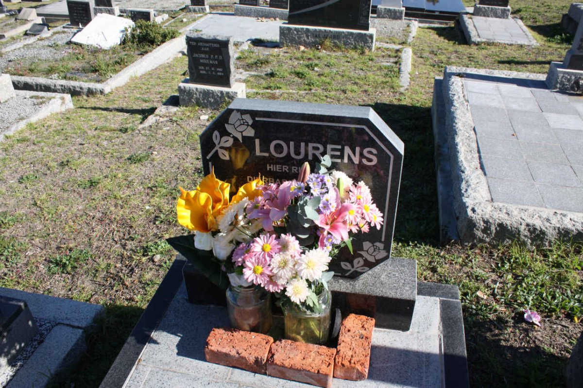 LOURENS Stella 1929-2003