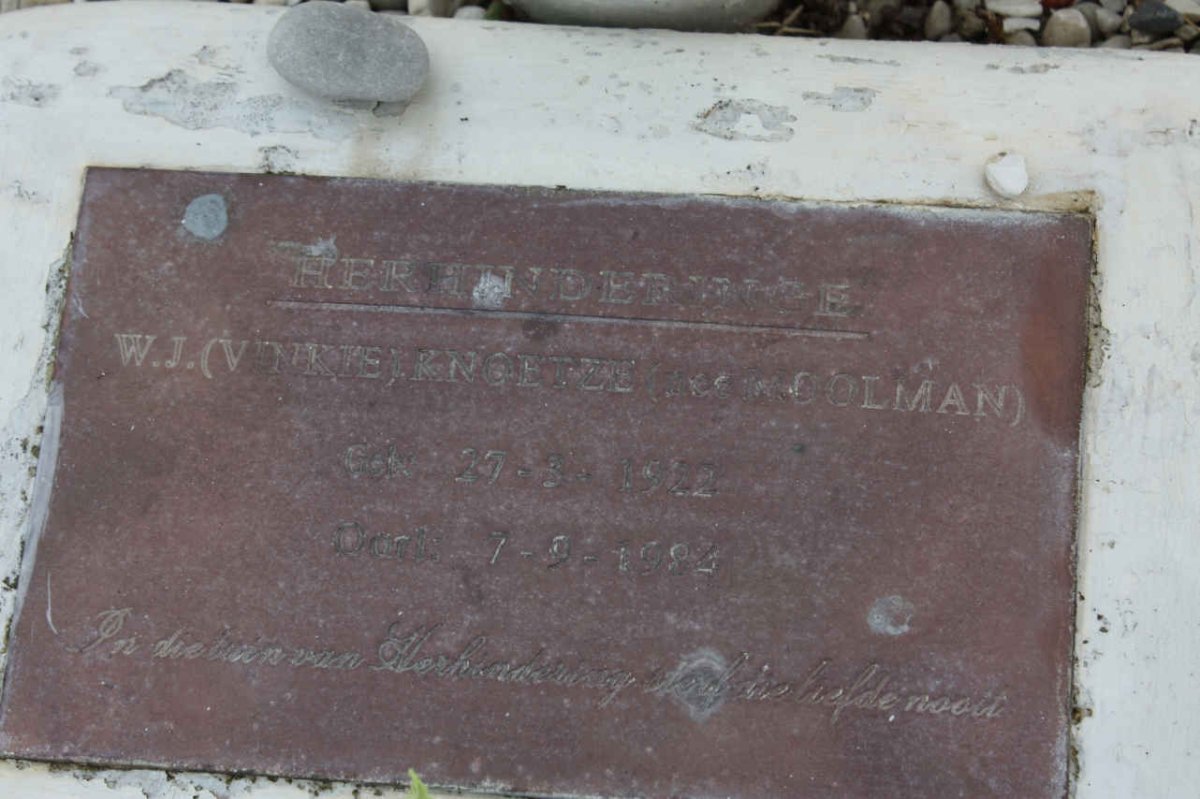 MOOLMAN W.J. nee KNOETZE 1922-1982