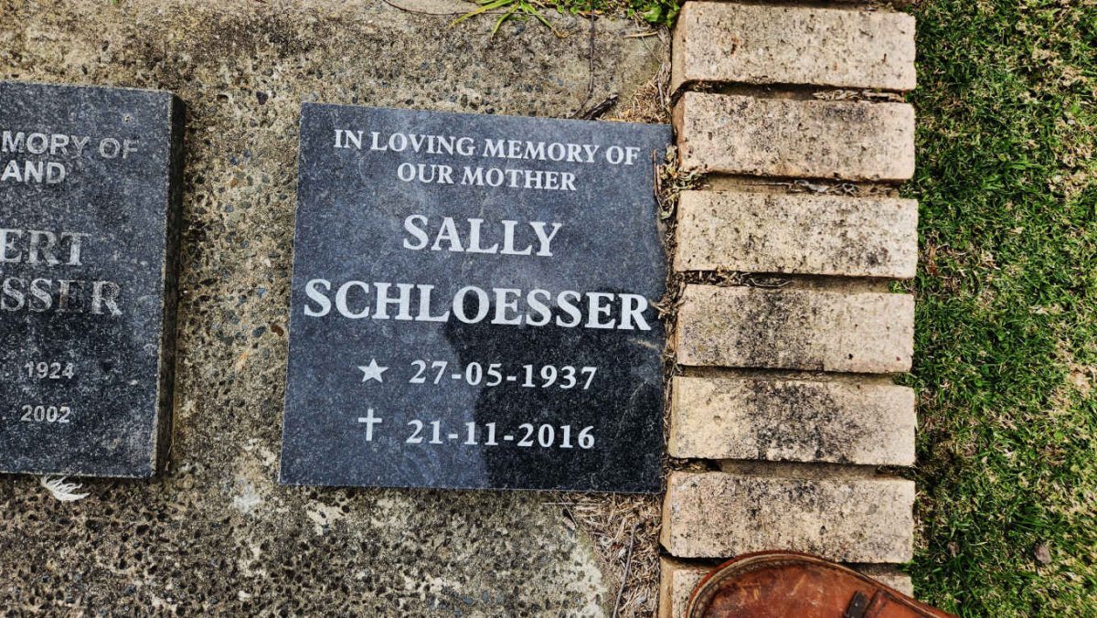 SCHLOESSER Sally 1937-2016