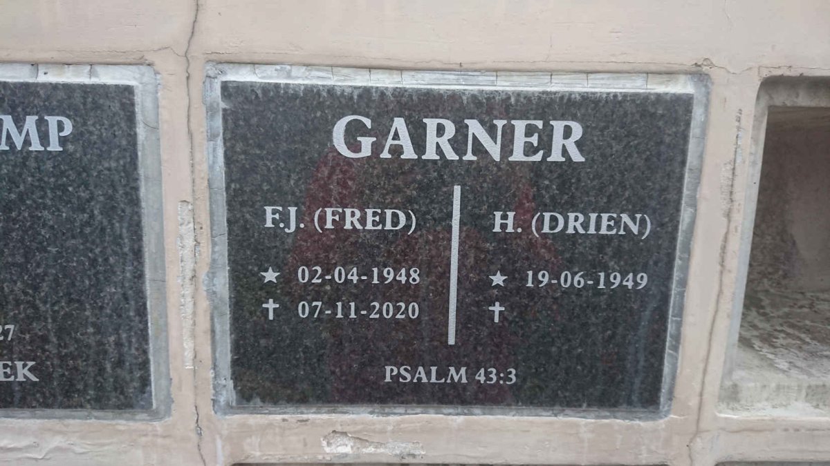 GARNER F.J. 1948-2020 &amp; H. 1949-