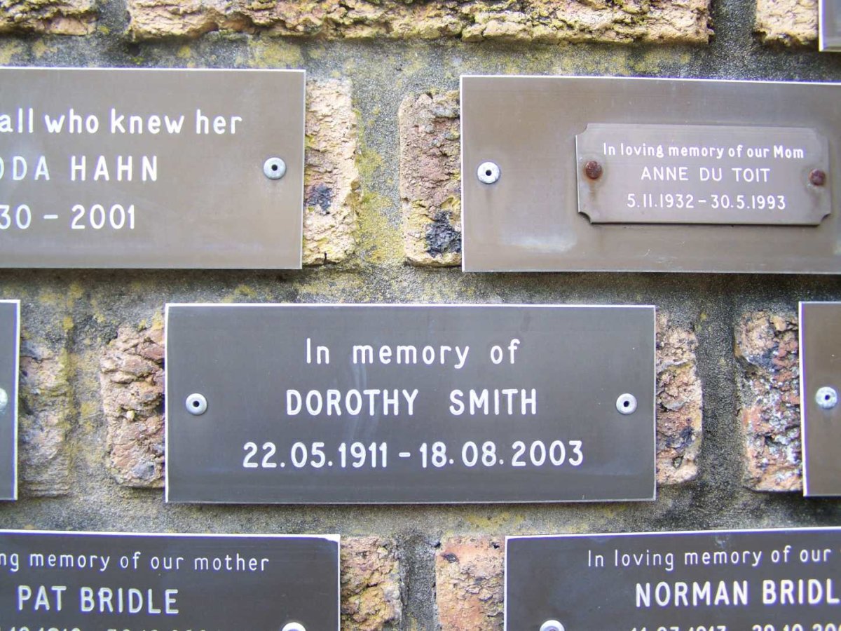 SMITH Dorothy 1911-2003
