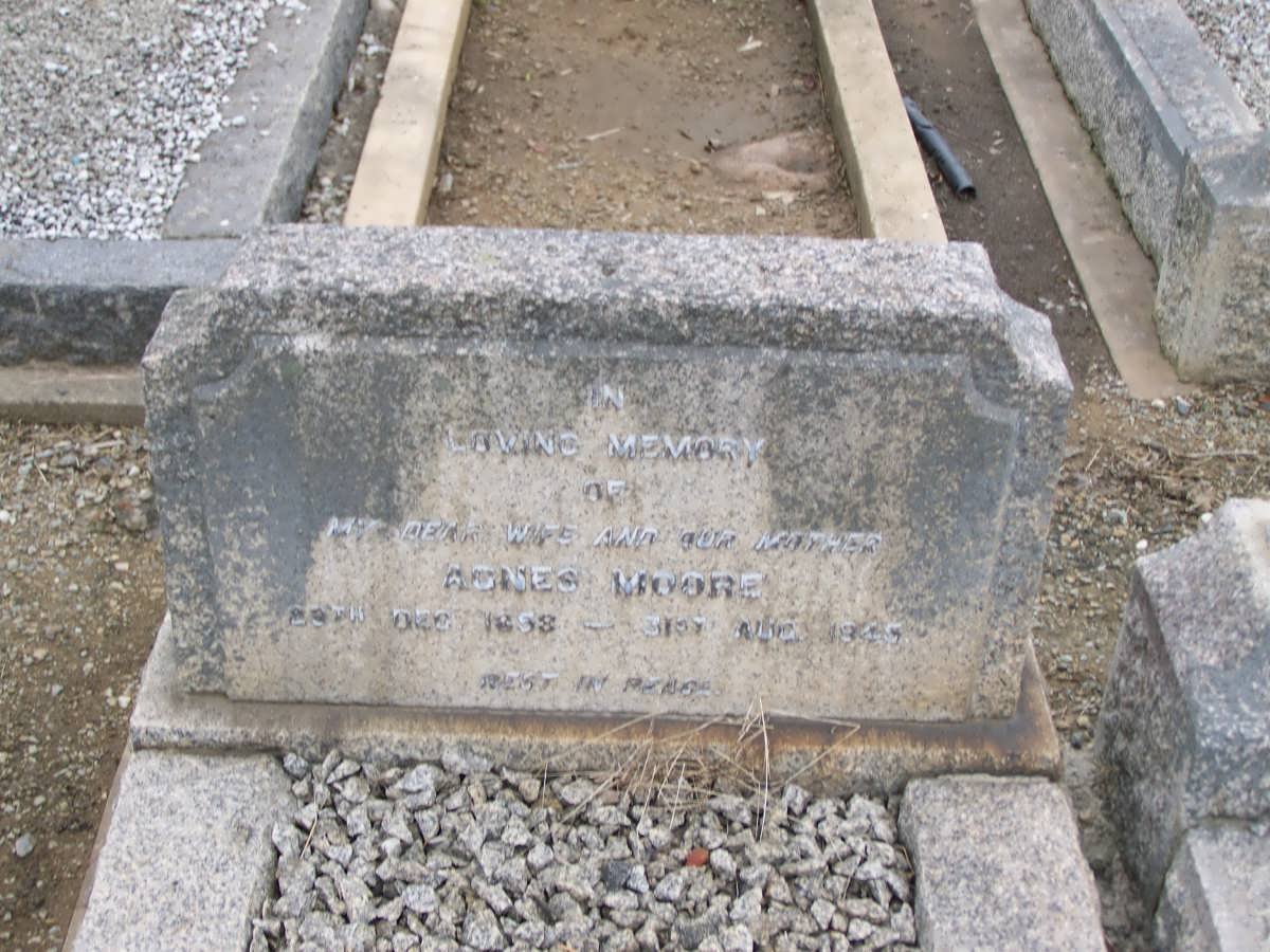 MOORE Agnes 1858-1945