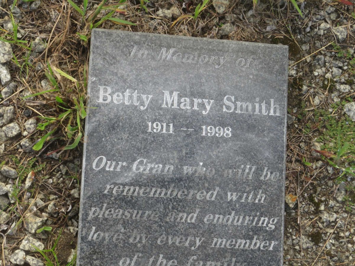 SMITH Betty Mary 1911-1998
