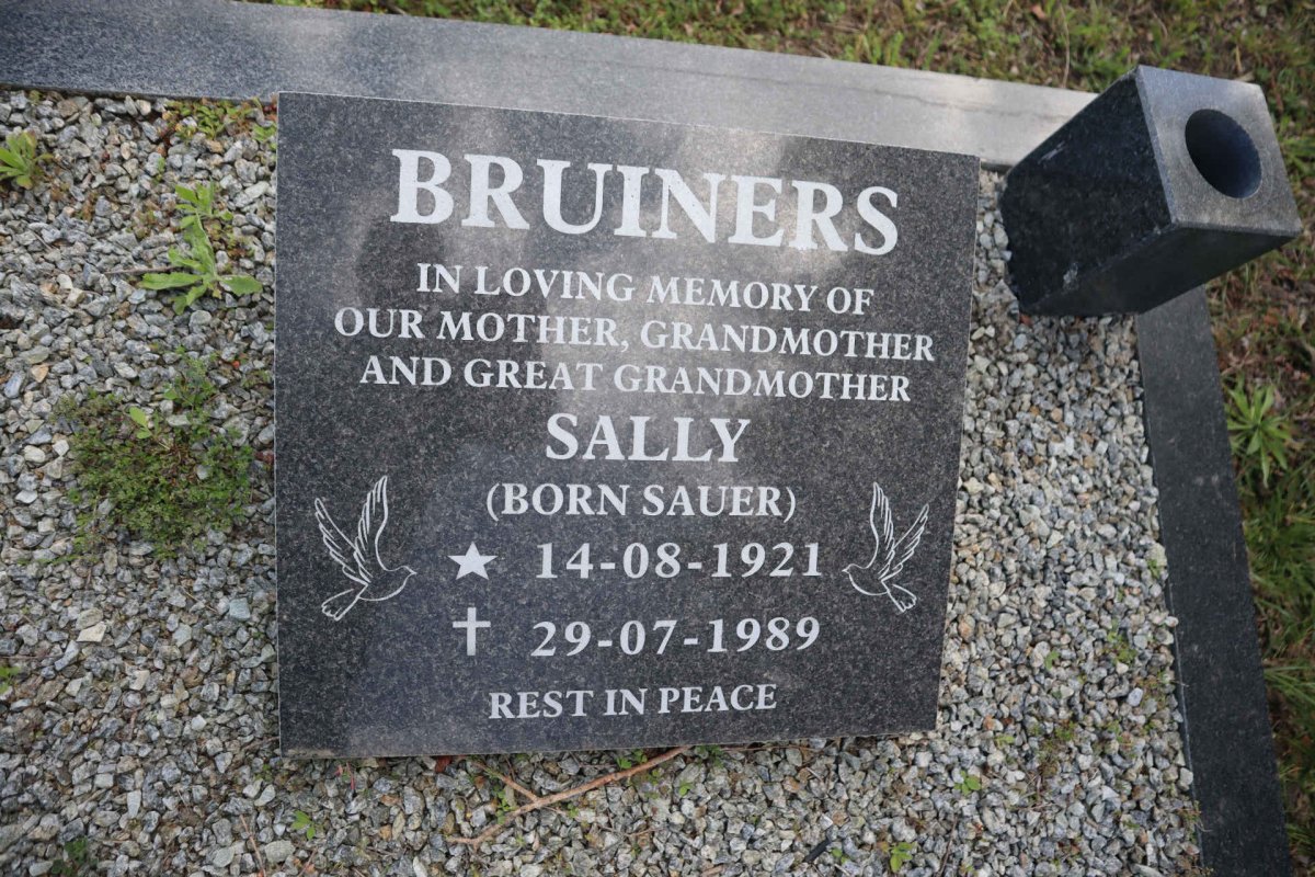 BRUINERS Sally nee SAUER 1921-1989