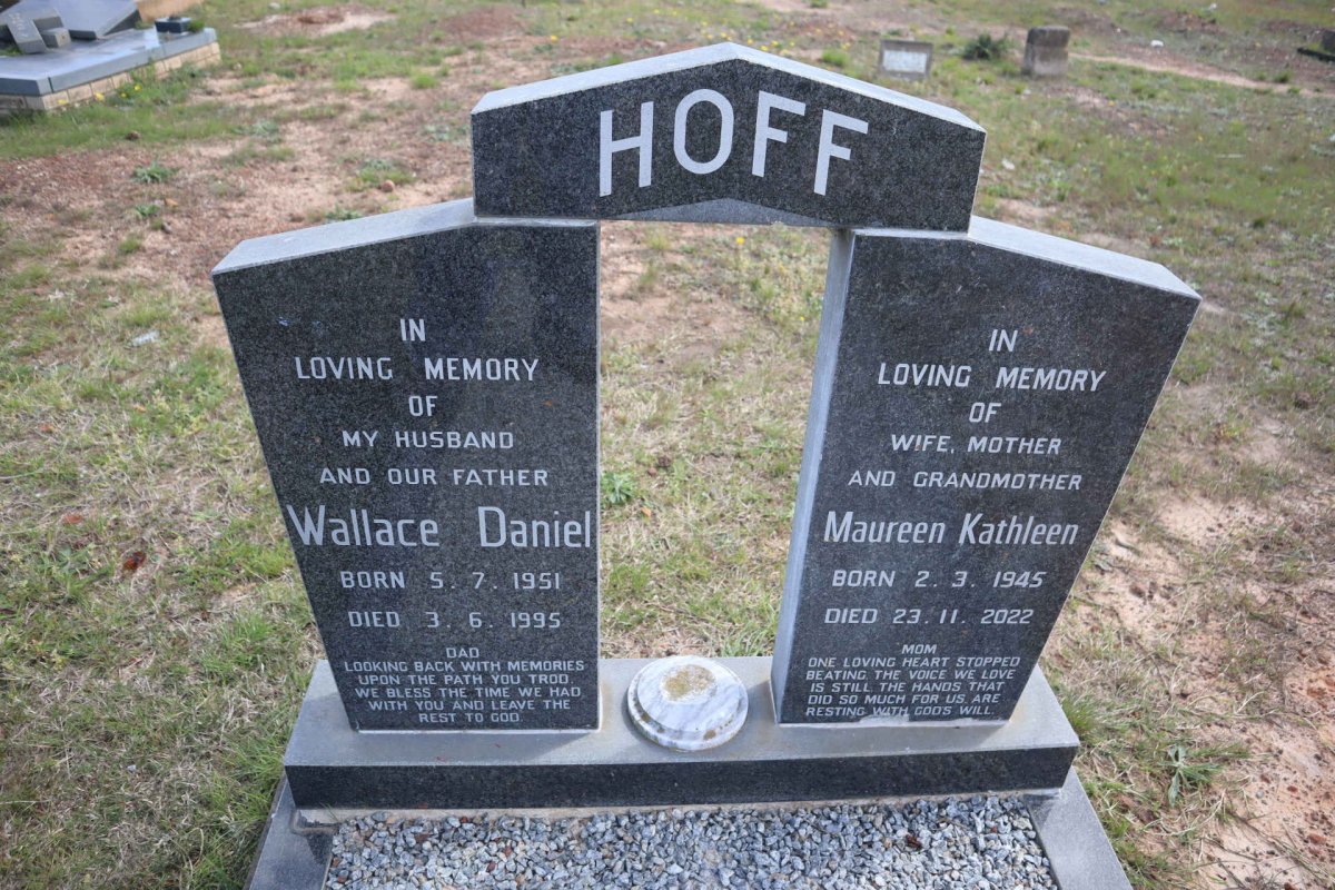 HOFF Wallace Daniel 1951-1995 & Maureen Kathleen 1945-2022