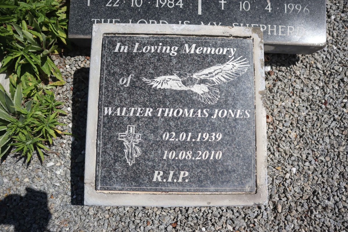 JONES Walter Thomas 1939-2010