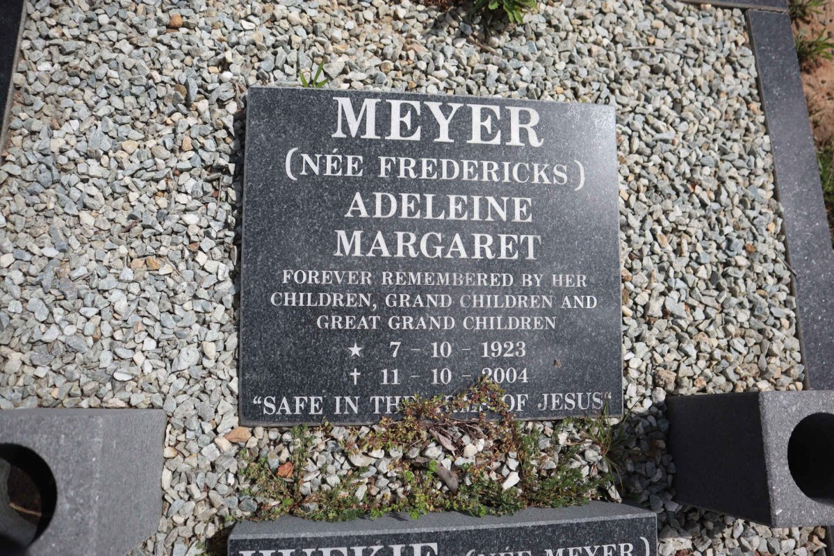 MEYER Adeleine Margaret nee FREDERICKS 1923-2004