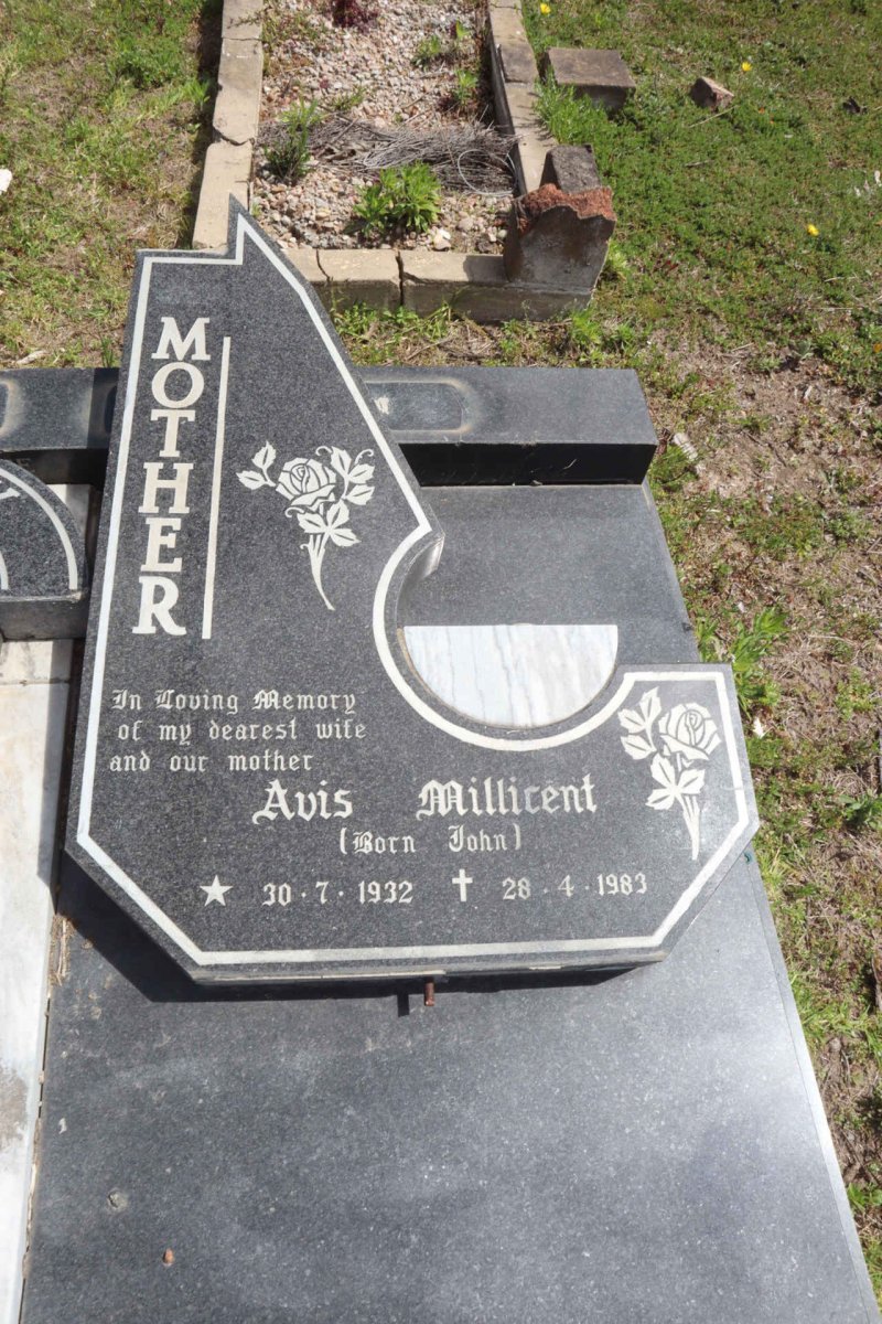 PILLAY Thomas 1929-2001 & Avis Millicent JOHN 1932-1983 _3