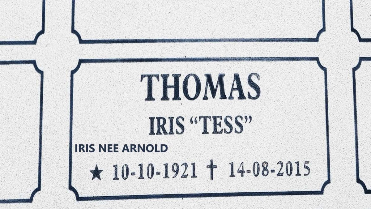 THOMAS Iris nee ARNOLD 1921-2015