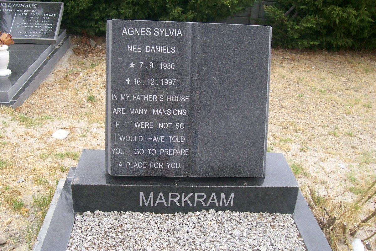 MARKRAM Agnes Sylvia nee DANIELS 1930-1997