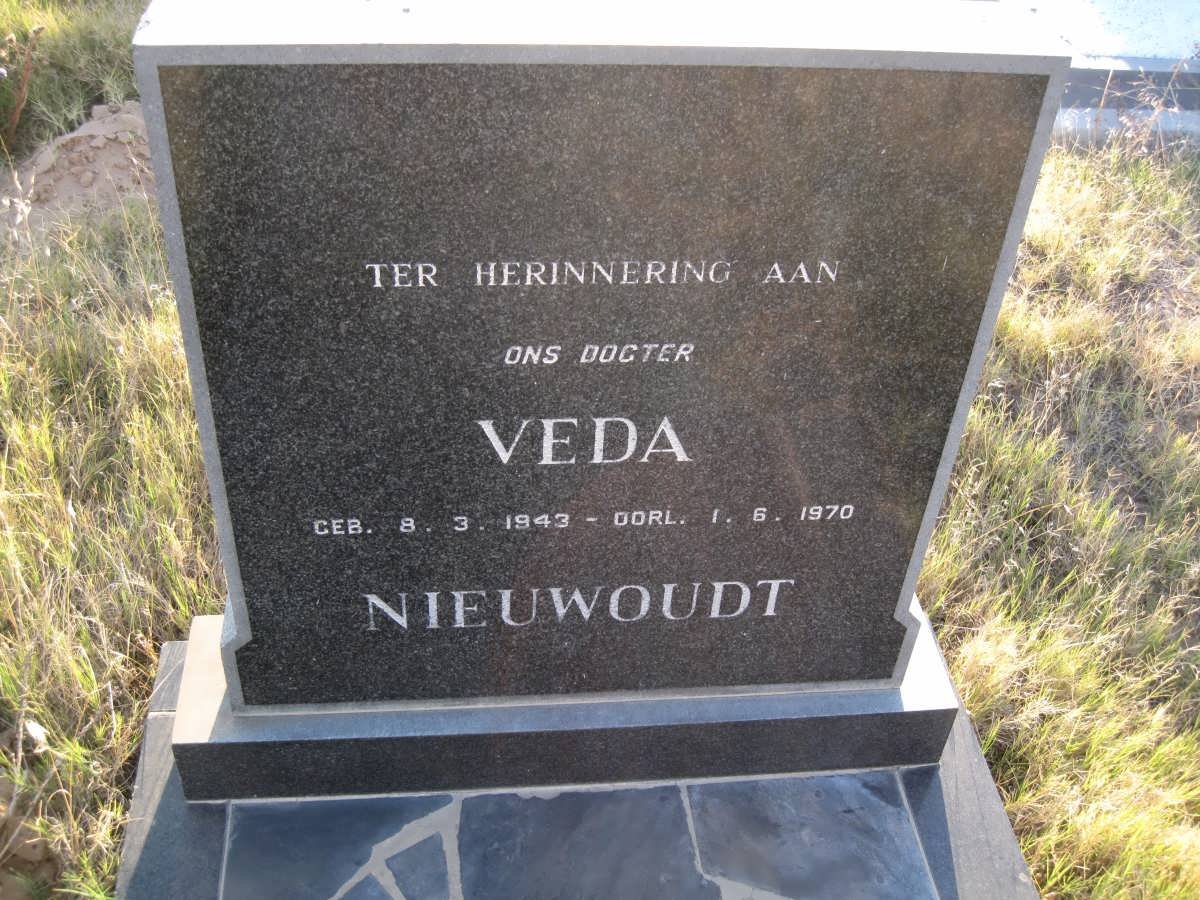 NIEUWOUDT Veda 1943-1970