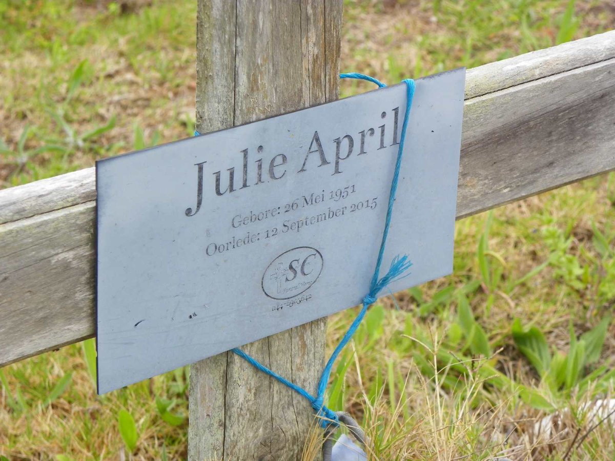 APRIL Julie 1951-2015