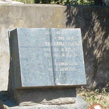 Western Cape, GEORGE district, Kraaibosch, Victoria Bay Lodge, farm cemetery