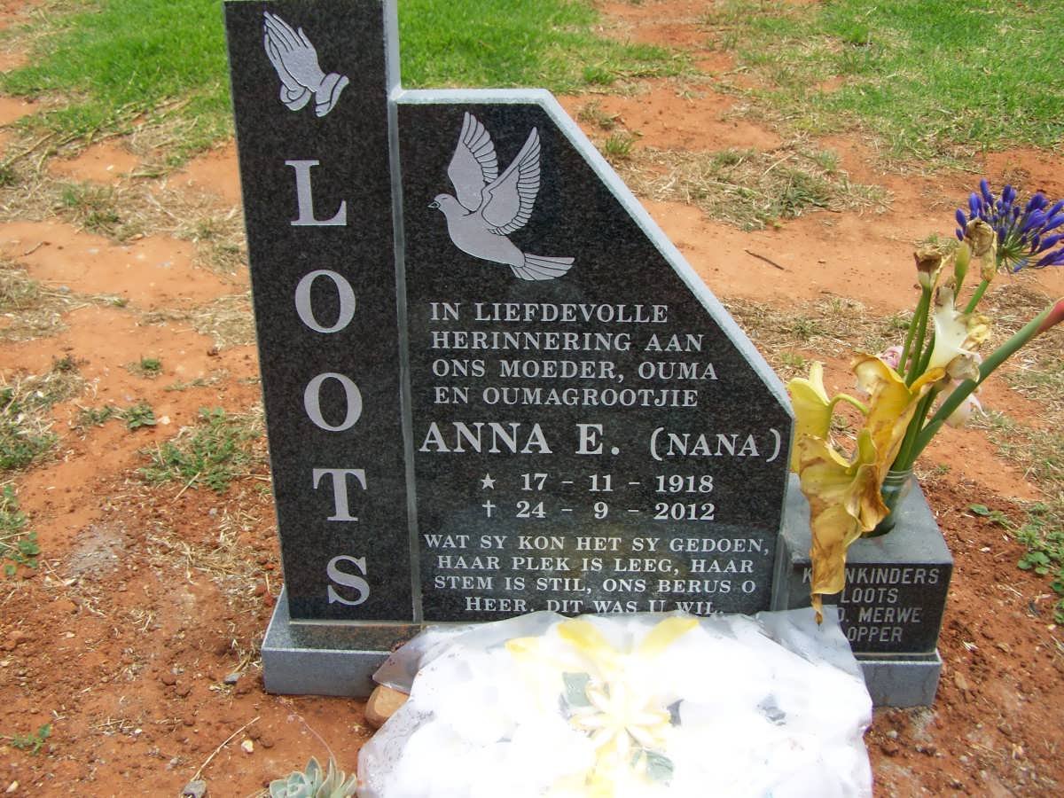 LOOTS Anna E.1918-2012