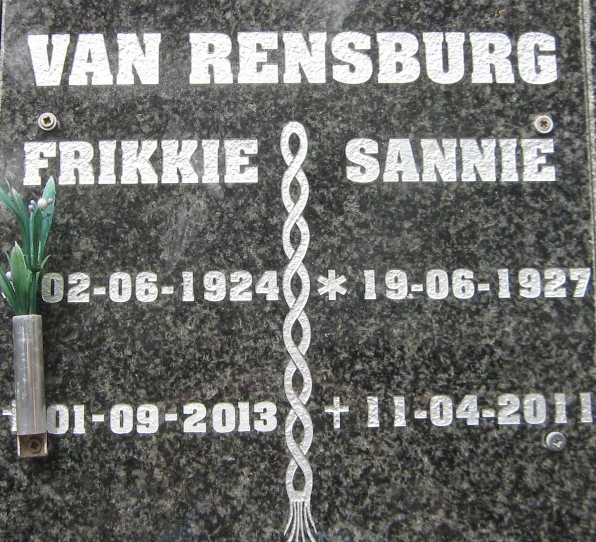 RENSBURG Frikkie, van 1924-2013 &amp; Sannie 1927-2011