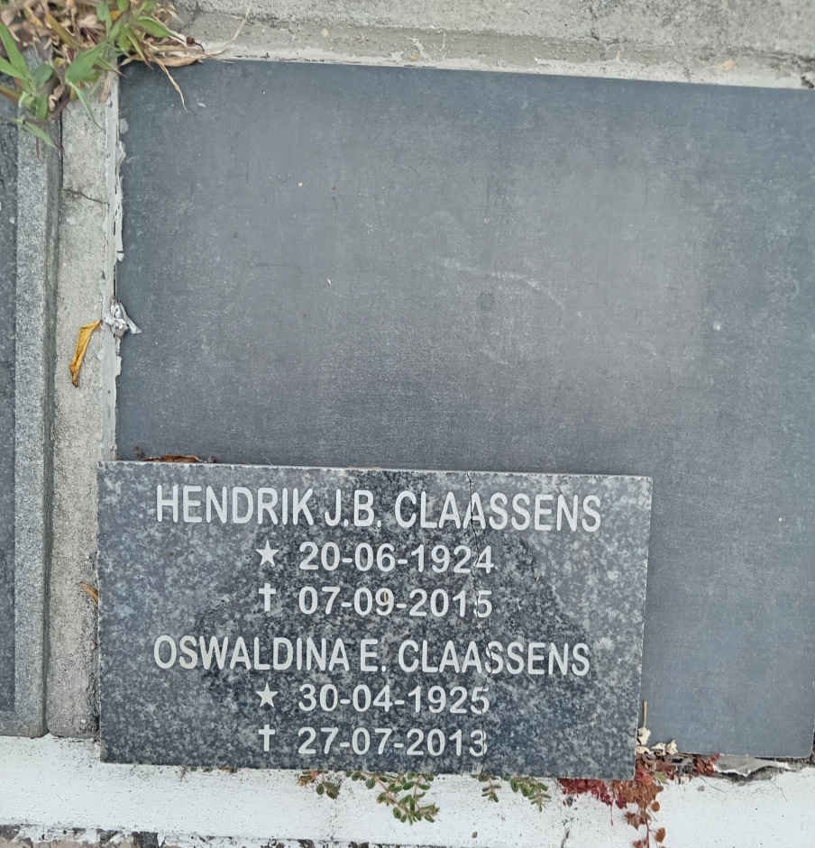 CLAASSENS Hendrik J.B. 1924-2015 & Oswaldina R. 1925-2013