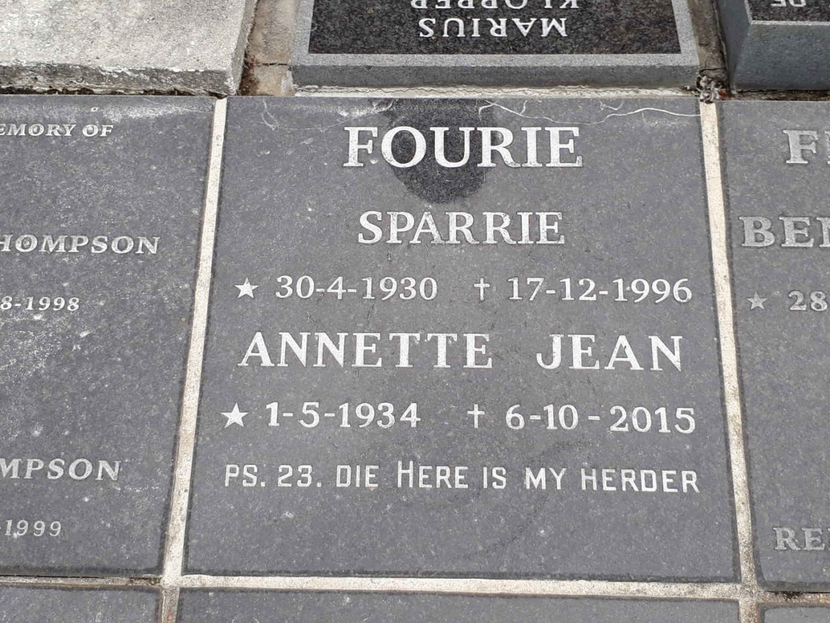 FOURIE Sparrie 1930-1996 &amp; Annette Jean 1934-2015