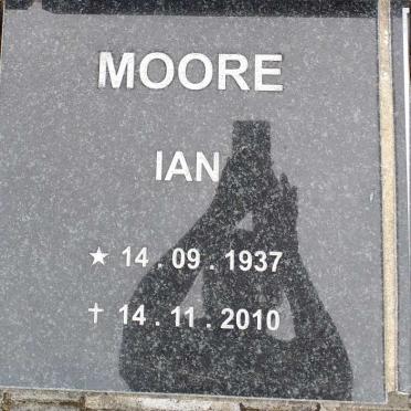 MOORE Ian 1937-2010
