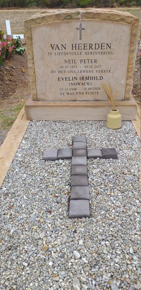 HEERDEN Neil Peter, van 1939-2017 &amp; Evelin Irmhild NOWACK 1940-2020
