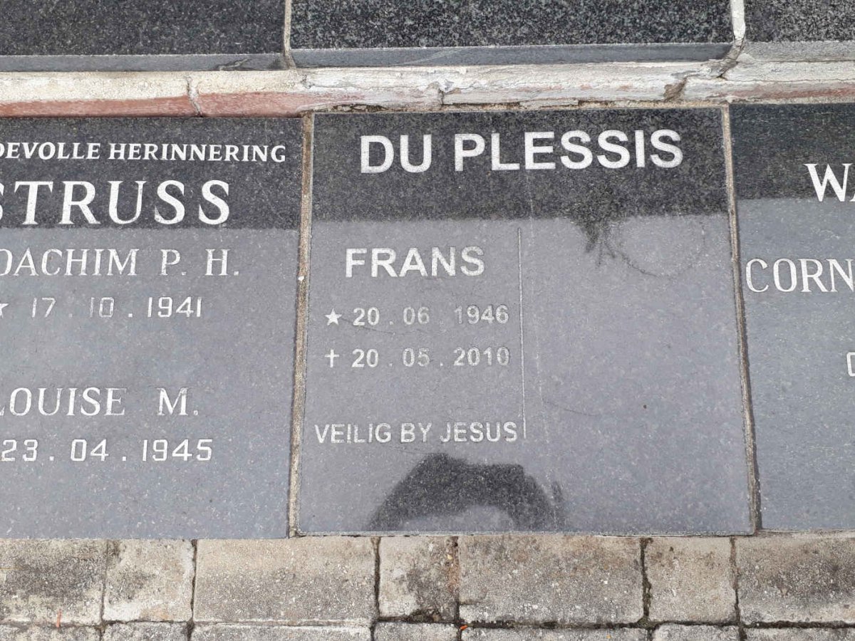 PLESSIS Frans, du 1946-2010