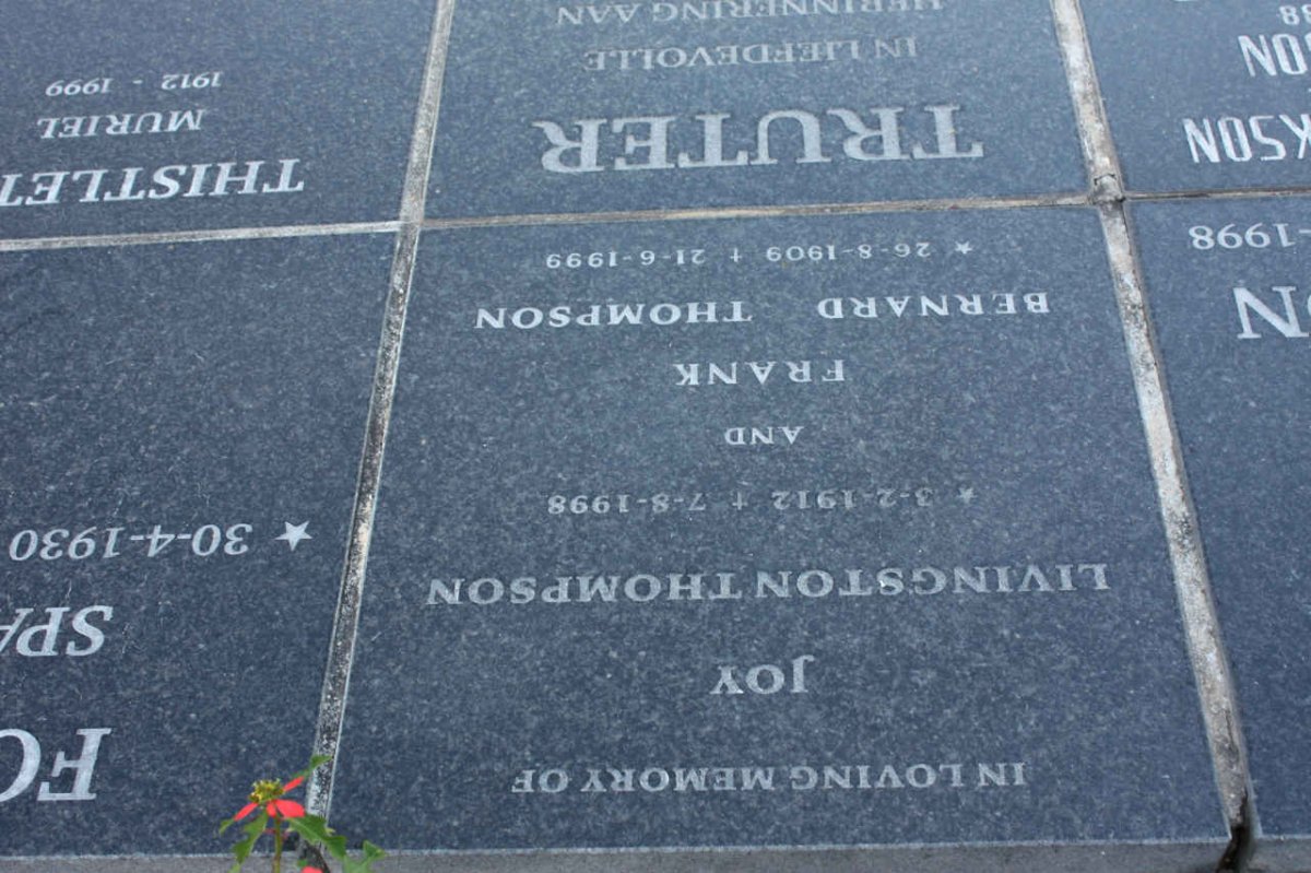 THOMPSON Frank Bernard 1909-1999 &amp; Joy LIVINGSTON 1912-1998