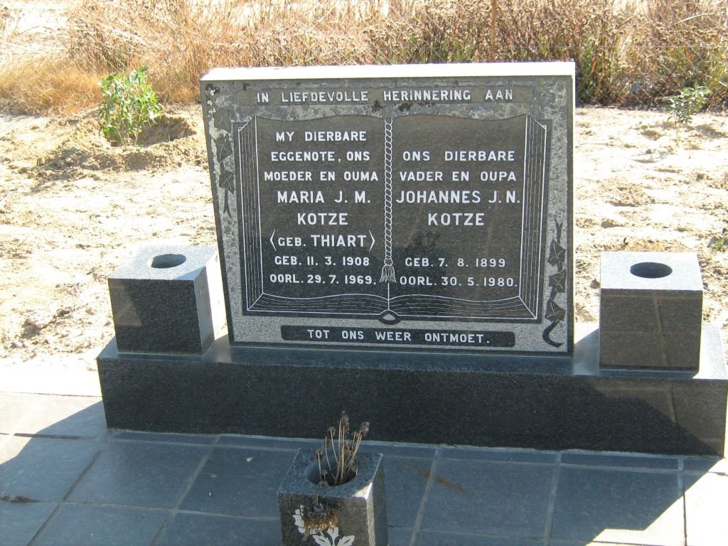 KOTZE Johannes J.N. 1899-1980 &amp; Maria J.M. THIART 1908-1969