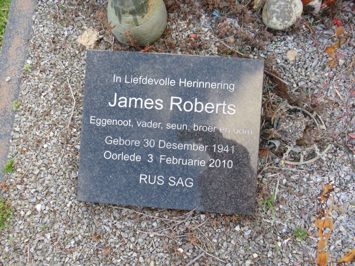 ROBERTS James 1941-2010