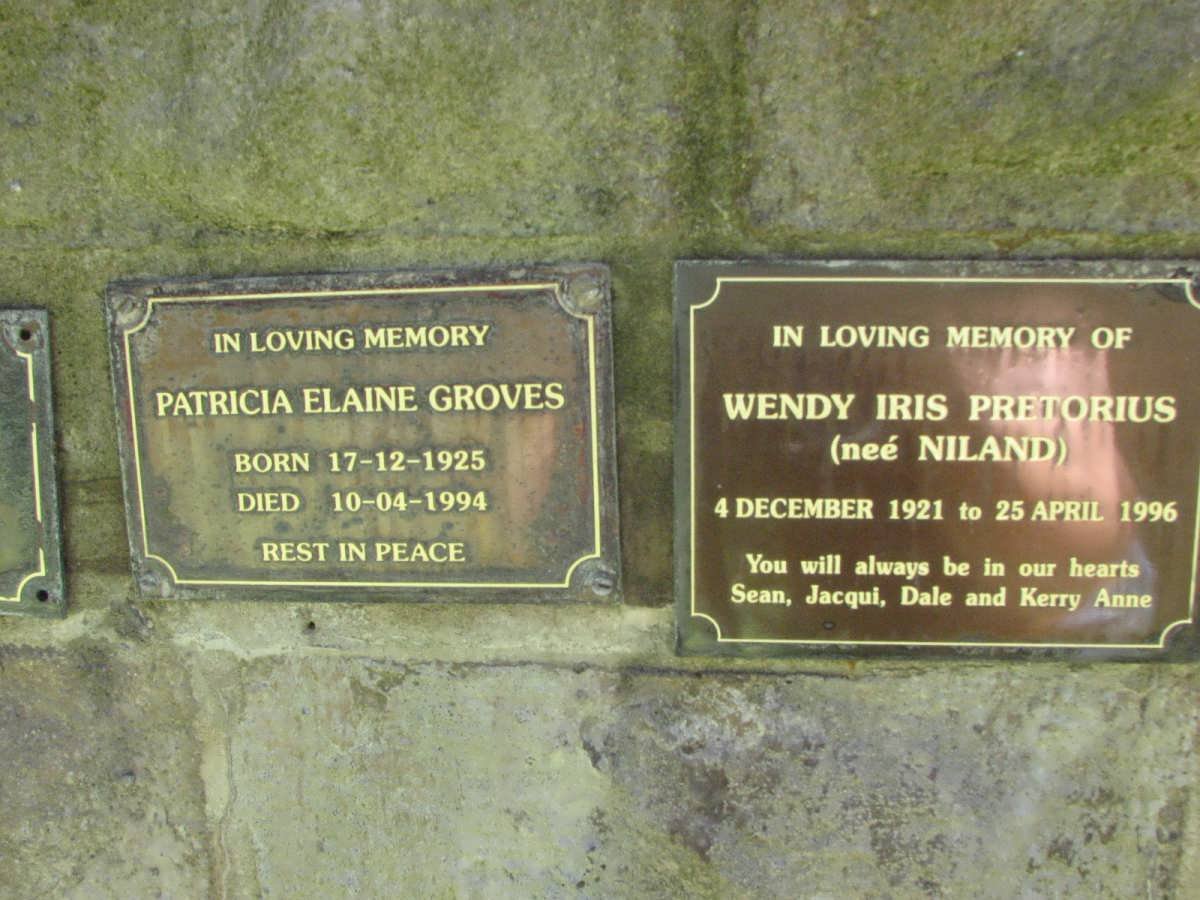 GROVES Patricia Elaine 1925-1994 :: PRETORIUS Wendy Iris nee NILAND 1921-1996