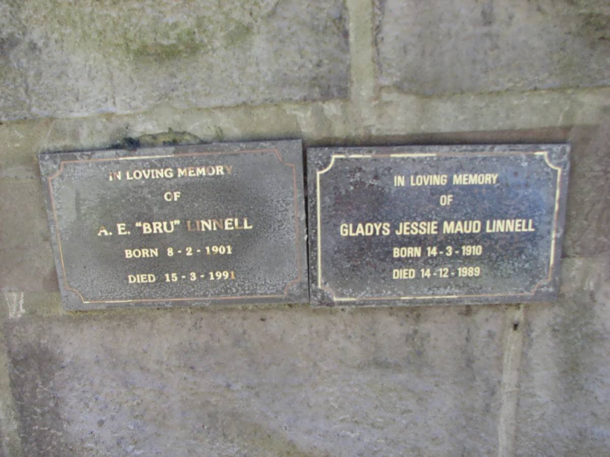 LINNELL A.E. 1901-1991 &amp; Gladys Jessie Maud 1910-1989