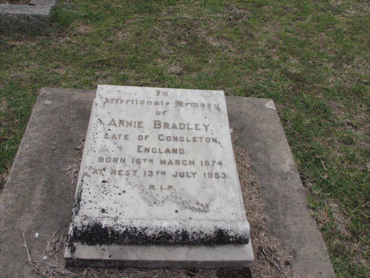 BRADLEY Annie 1874-1953