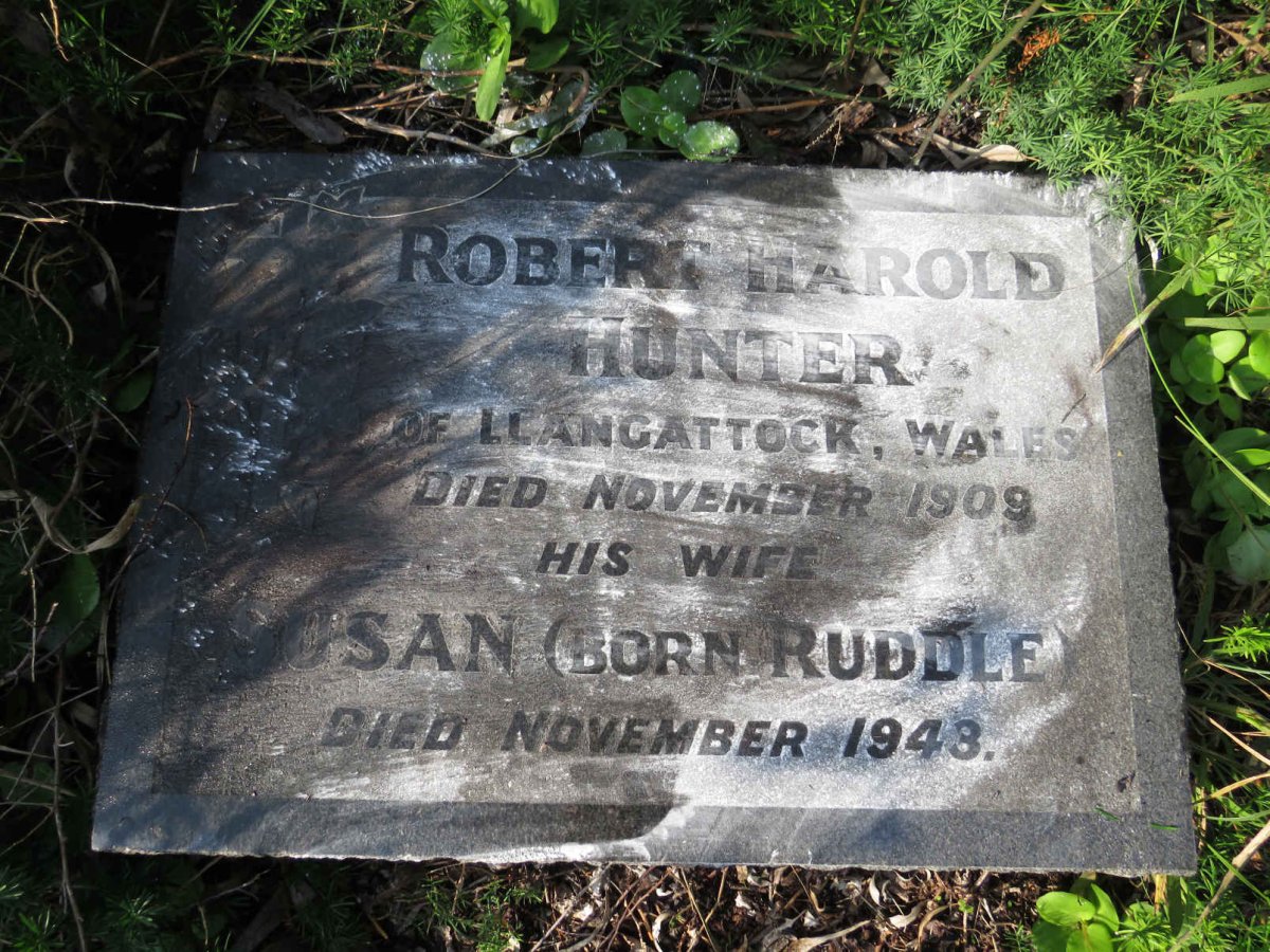 HUNTER Robert Harold -1909 & Susan RUDDLE -1943