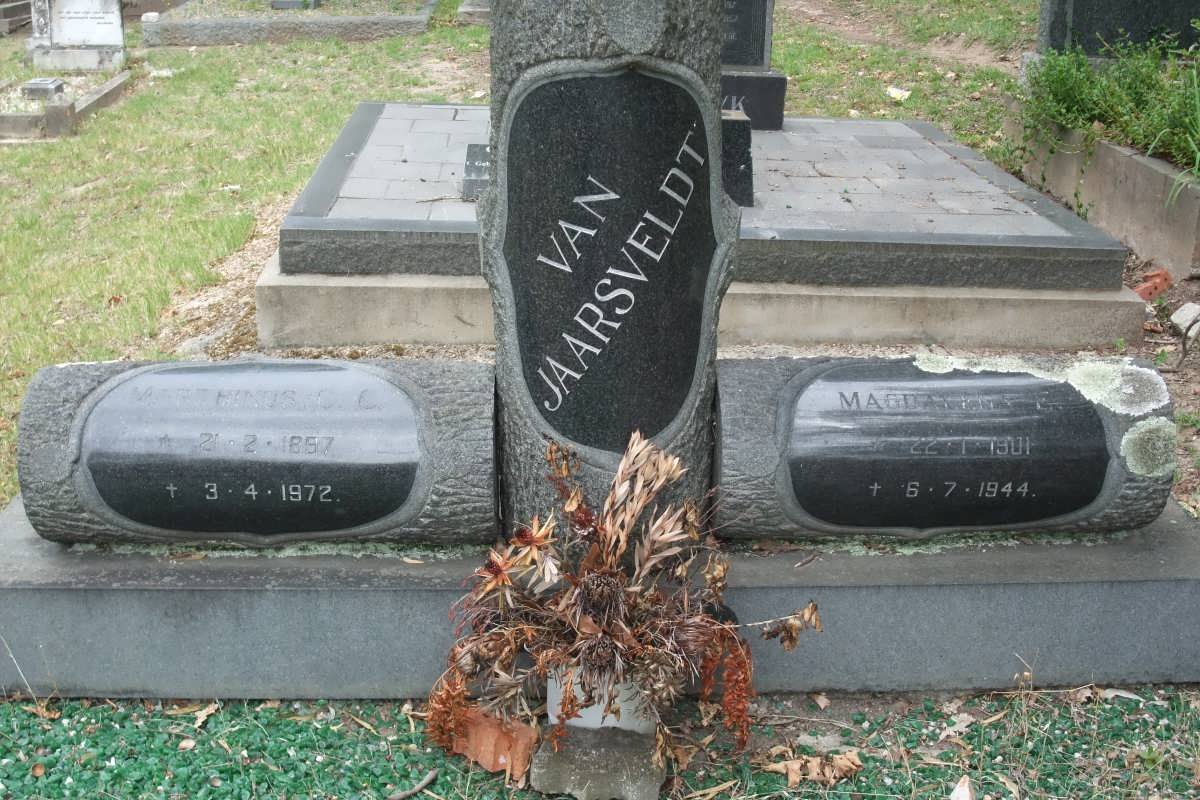 JAARSVELDT Marthinus G.C., van 1897-1972 &amp; Magdalena E. 1901-1944
