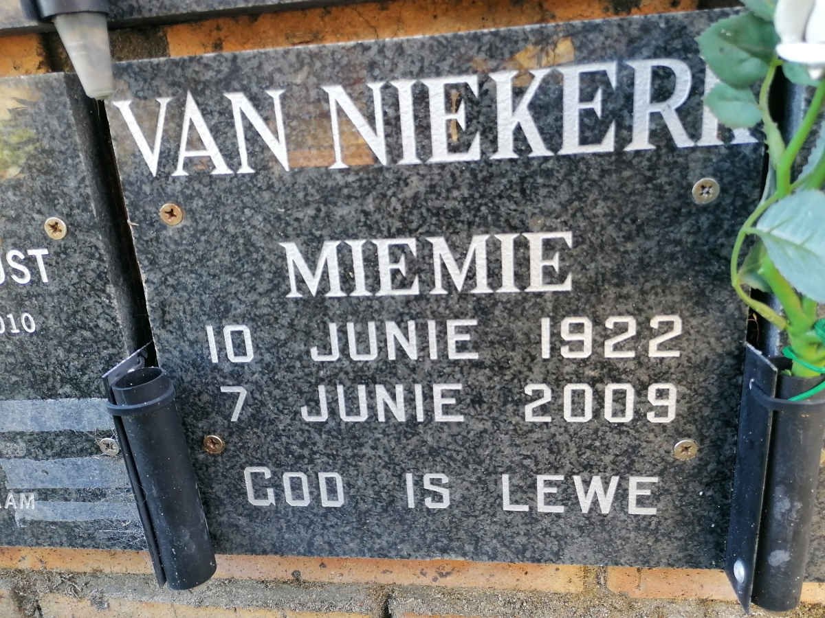 NIEKERK Miemie, van 1922-2009
