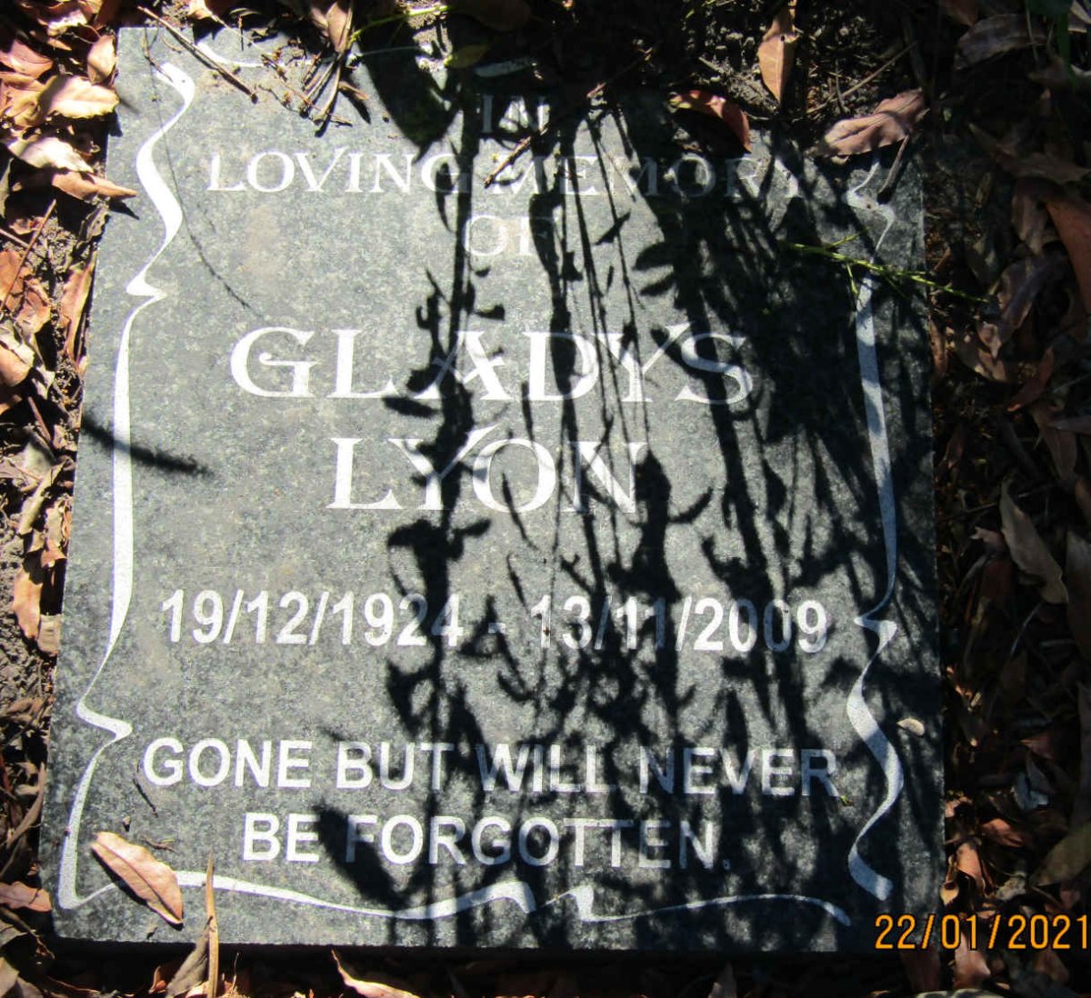LYON Gladys 1924-2009