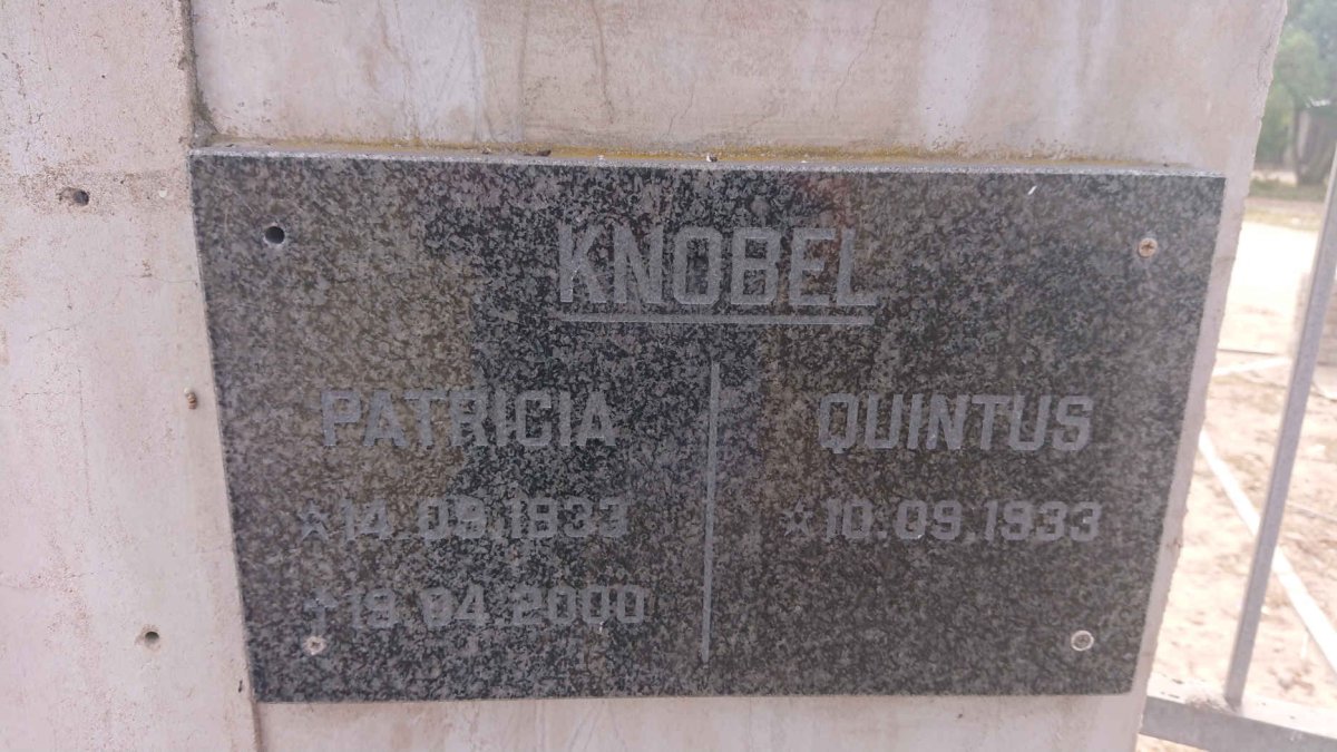 KNOBEL Quintus 1933- & Patricia 1933-2000