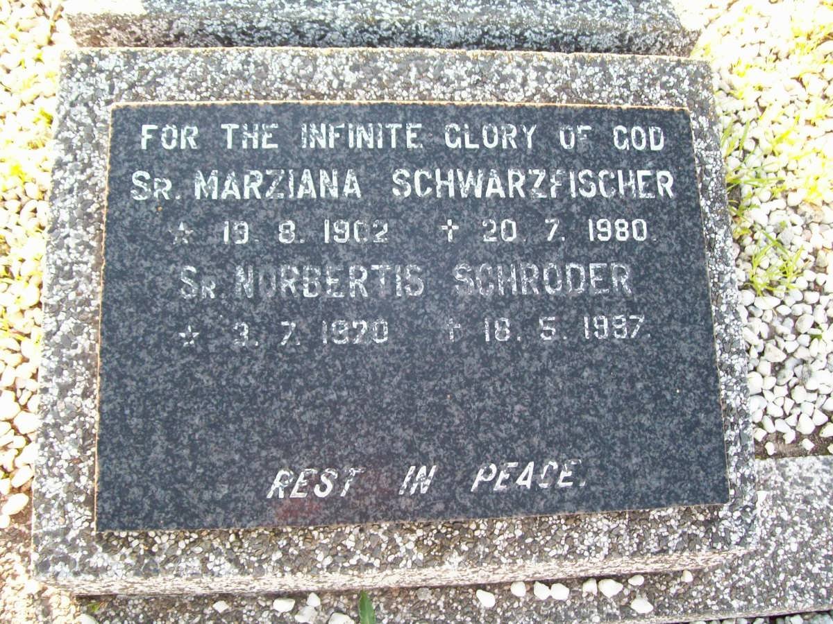 SCHWARZFISCHER Marziana 1902-1980 :: SCHRODER Norbertis 1920-1997